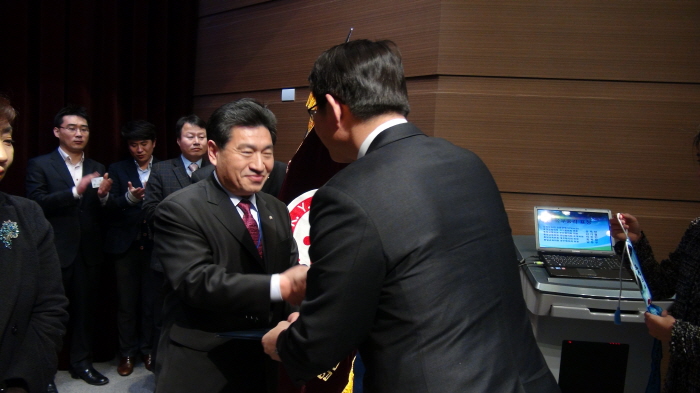 1. 통일교육 유공 국무총리 단체표창 수상.JPG : 청소년 통일교육 유공 국무총리 단체표 창 수상