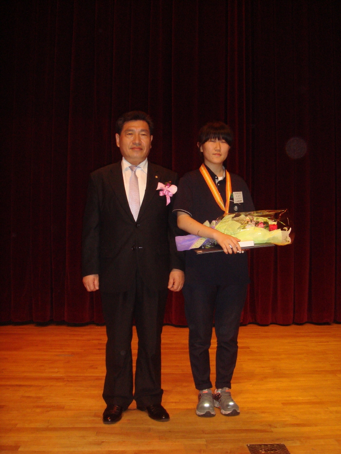 14. 민주평통 의장(대통령)상 수상자.JPG : 제11회 청소년 통일백일장 전국대회 본선시상식