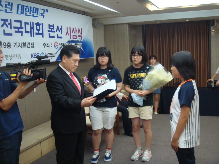 3. 제11회 통일문화예술교류 종합대전 시상-서울프레스센터 19층 기자회견장.JPG : 제11회 통일문화예술교류 종합대전 본선 시상(서울프레스센터 19층 기자회견장)