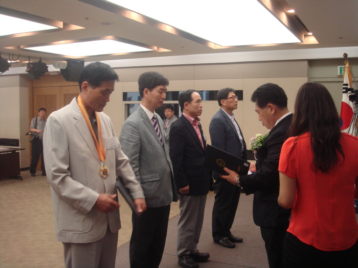 10. 국가관교육 주제 공모 우수자.JPG : 2013 국가관교육 주제공모 우수자 시상