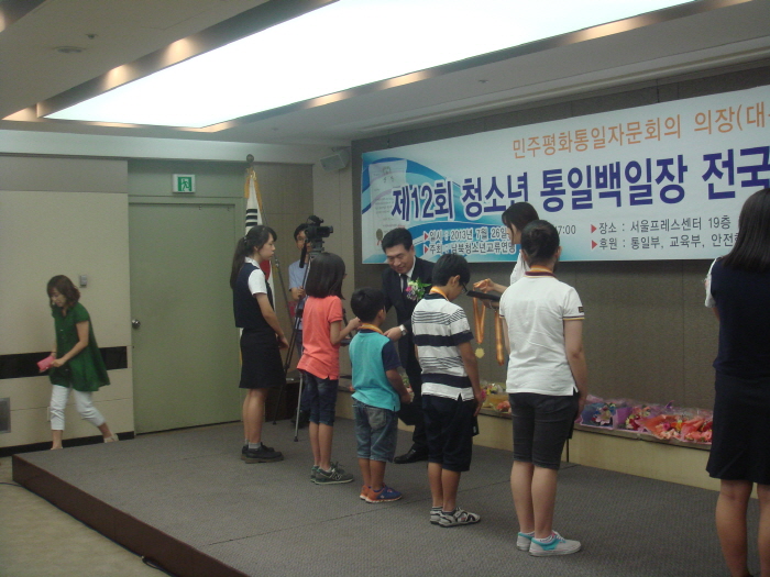 12. 제9회 종합대전 입상자.JPG : 제9회 통일문화예술교류 종합대전 입상자 시상