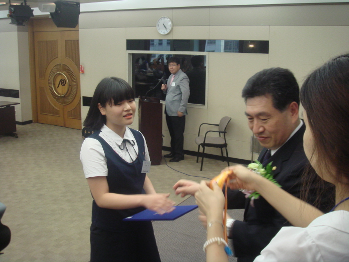 18. 제12회 백일장 최고대상(국회의장상 수여).JPG : 제12회 백일장 최고대상(그림) : 국회의장상 수여