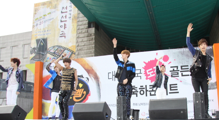 EXO-K 축하공연.JPG : EXO-K 축하공연