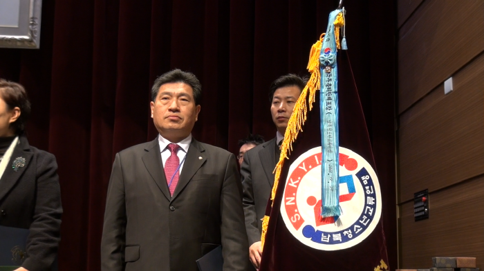 2. 정부 단체표창 수상을 하고.png : 정부 단체표창을 수상하고