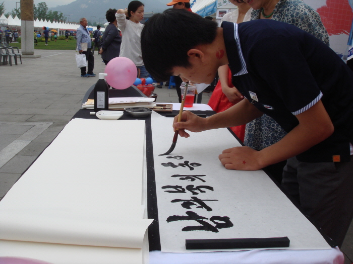 크기변환_7. 통일박람회 2015.JPG : 청소년 붓글씨 체험-통일박람회 2015