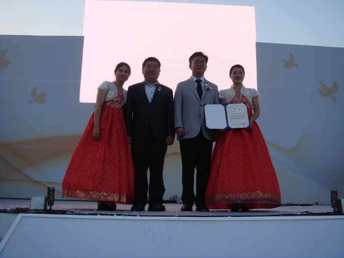 크기변환_11. 통일박람회 2015 우수단체 통일부장광상 수상.JPG : 우수단체 통일부장관상 수상-통일박람회 2015